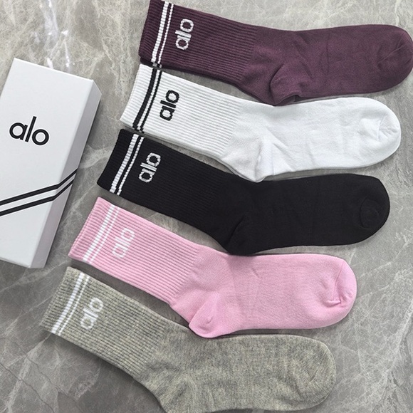 Alo Yoga Color-Blocked Ribbed Athletic Mid-Calf Sock Set - Picture 4 of 6